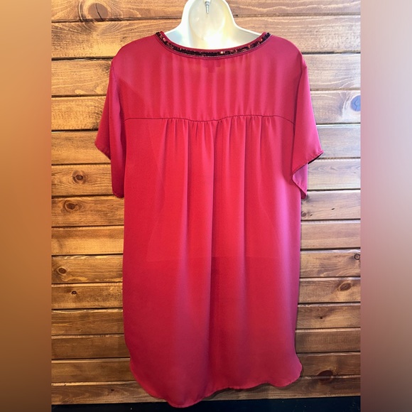 Torrid (1) Red Sequin V-Neck Lightweight Sheer Short Sleeve Blouse - Picture 8 of 10